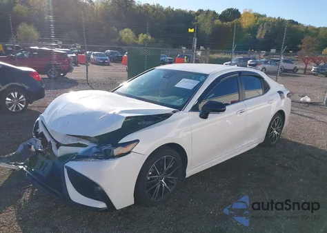2024 Toyota Camry Se z USA, uszkodzony, nr VIN 4T1G11BK4RU119610